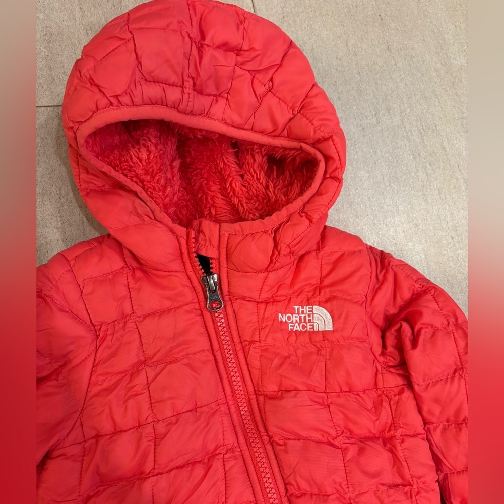 The North Face Infant Thermoball Bunting size 12-18 months - Picture 3 of 5